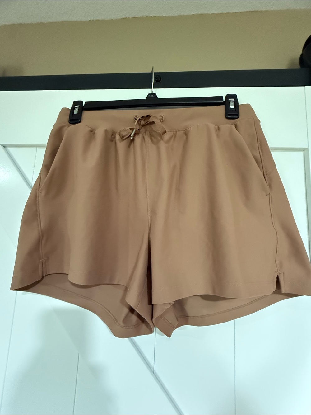Old Navy Women’s Drawstring Athletic Shorts in Camel Brown